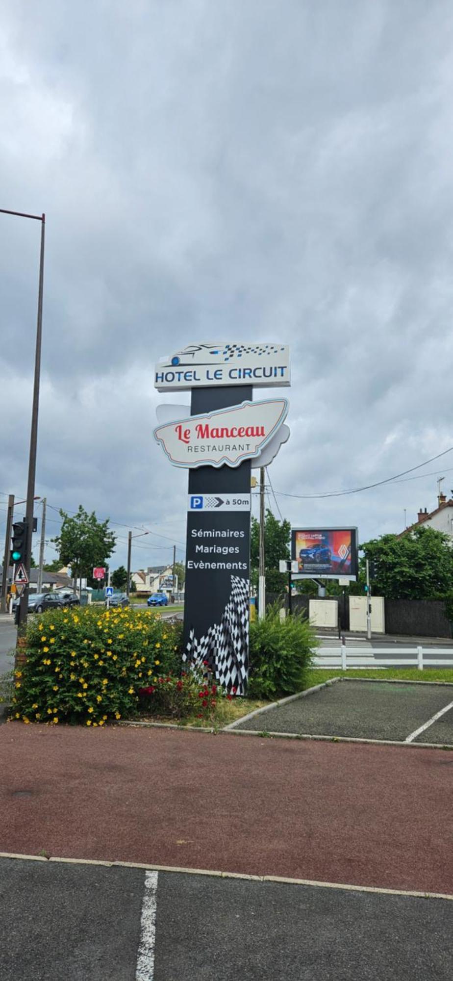 Hotel Le Circuit Le Mans Ngoại thất bức ảnh
